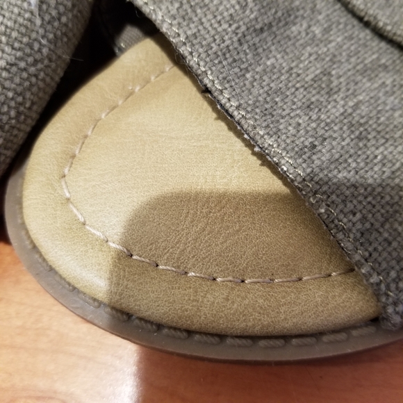 NWOT Stylish canvas covered zip up sandal … - Picture 5 of 8